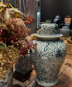 7234 Blue and white jar with lotus flower - Image 3